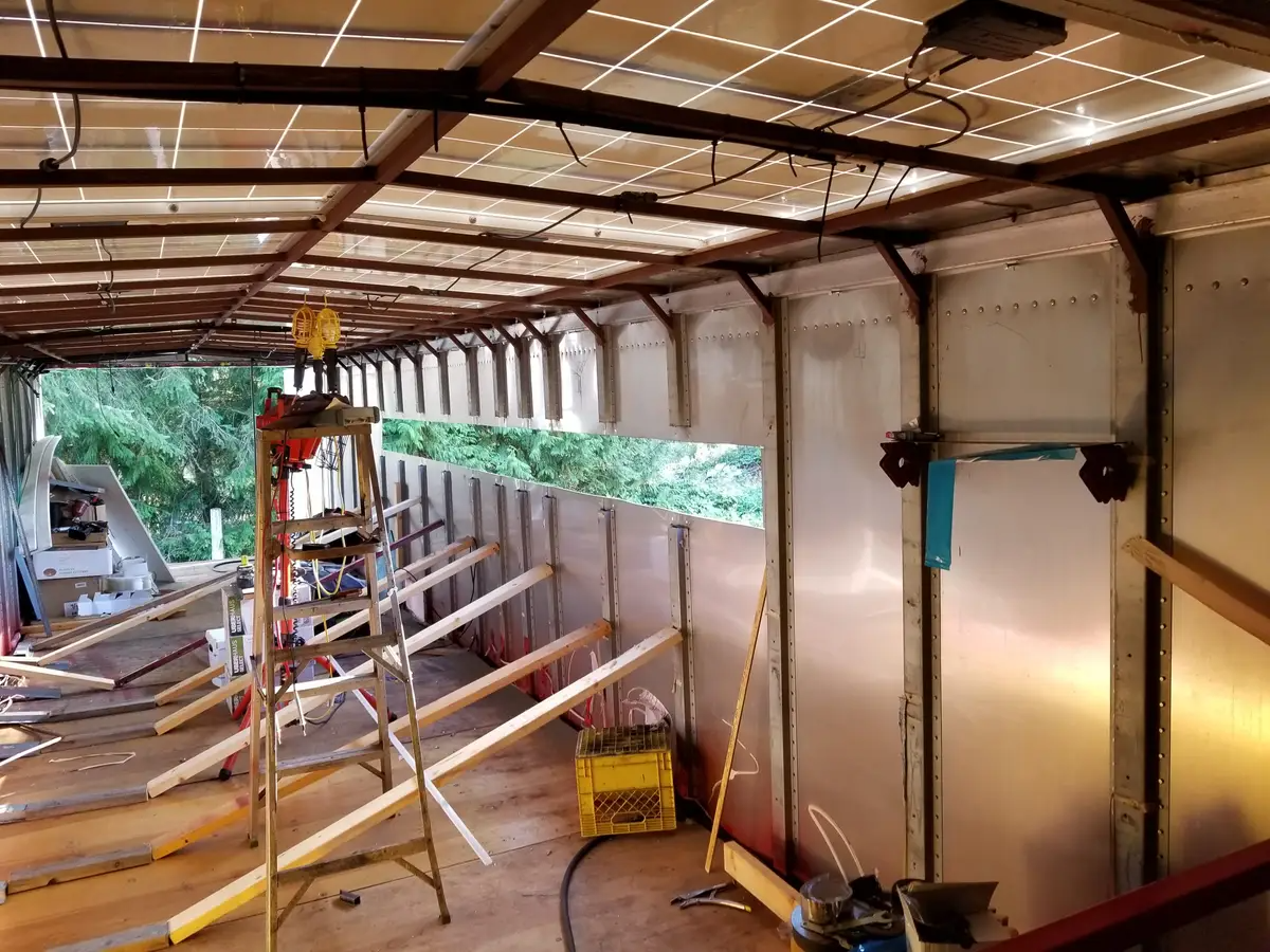 Đôi vợ chồng nghỉ hưu dành 5 năm để biến chiếc xe tải cũ trở thành ngôi nhà di động: Kết quả sau cùng mỹ mãn không ngờ-3