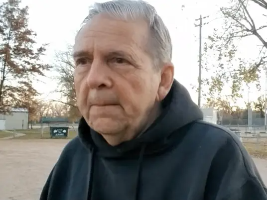 Đôi vợ chồng nghỉ hưu dành 5 năm để biến chiếc xe tải cũ trở thành ngôi nhà di động: Kết quả sau cùng mỹ mãn không ngờ-11