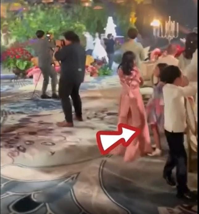 Đám cưới Linh Rin: Hà Tăng và Tiên Nguyễn hành động trái ngược-6