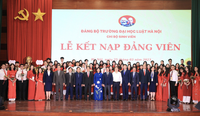 Trường Đại học Luật Hà Nội kết nạp Đảng viên mới cho 114 quần chúng ưu tú-1