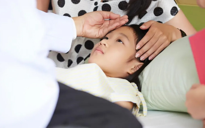 Hối hận tột cùng khi vô tình đọc được bức thư con giấu trong sách vở-1