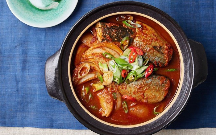 Cách kho cá của người Hàn Quốc ăn lạ miệng và hao cơm-1
