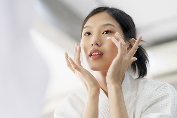 4 cách giúp bạn tránh bị bong tróc da khi dùng retinol-1