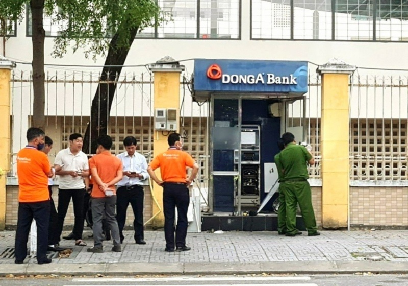 Định nhảy sông tự tử sau khi phá trụ ATM trộm két tiền-1