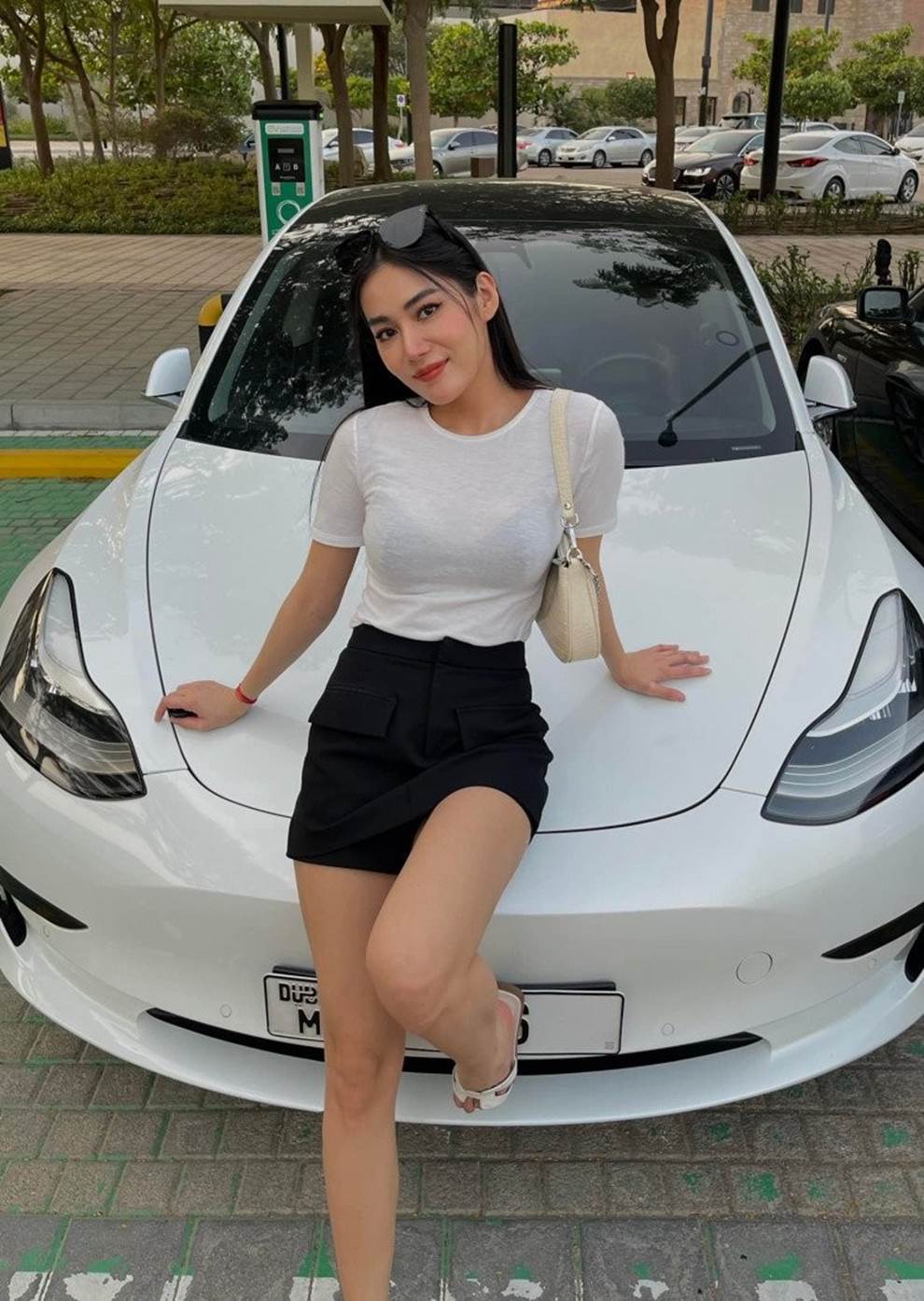 Nàng dâu phụ hoàn hảo nhất mọi đám cưới, đẹp như nữ thần nói thành thạo 4 ngoại ngữ-6