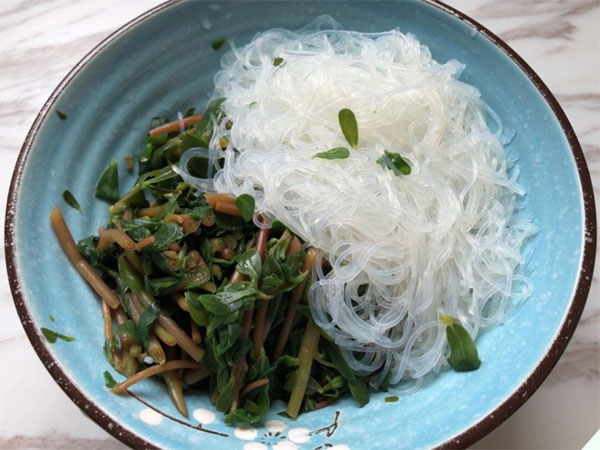 Cây mọc dại xưa cho lợn ăn hóa ra lại là kháng sinh tự nhiên” đem nấu kiểu này được món ngon-5