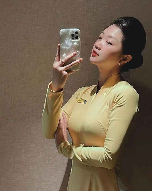Nữ tiếp viên trưởng của Vietnam Airlines có gia thế hoàng tộc gây bão-1