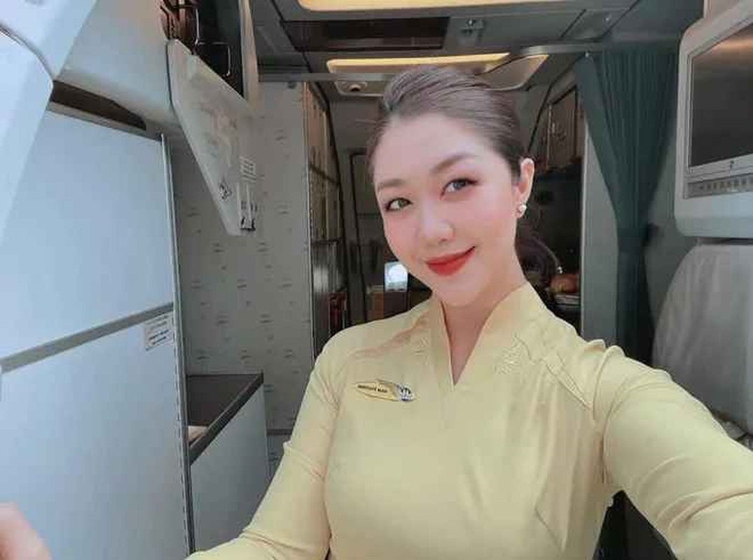 Nữ tiếp viên trưởng của Vietnam Airlines có gia thế hoàng tộc gây bão-2