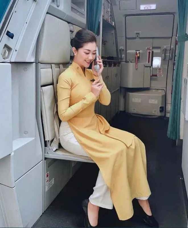 Nữ tiếp viên trưởng của Vietnam Airlines có gia thế hoàng tộc gây bão-3
