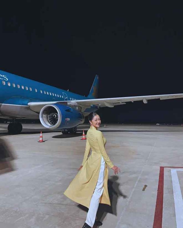 Nữ tiếp viên trưởng của Vietnam Airlines có gia thế hoàng tộc gây bão-4