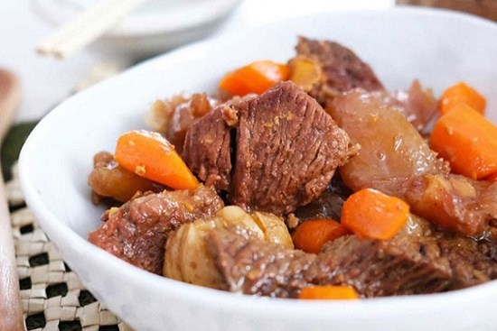 Mách bạn cách làm bò hầm đậm vị, ngon quên lối về