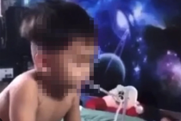 Vụ bé trai nghi bị ép hút ma túy: Công an kiểm tra nơi ở của nghi phạm-4