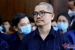 Cựu chủ tịch Alibaba Nguyễn Thái Luyện bị áp giải đến tòa-11