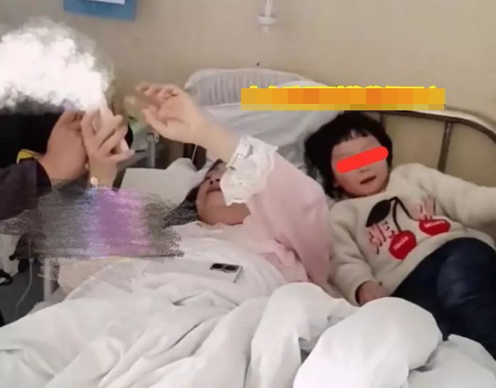 Hay tin vợ nằm viện, chồng vội vàng về thăm rồi chết lặng trước cảnh tượng trên giường bệnh-2