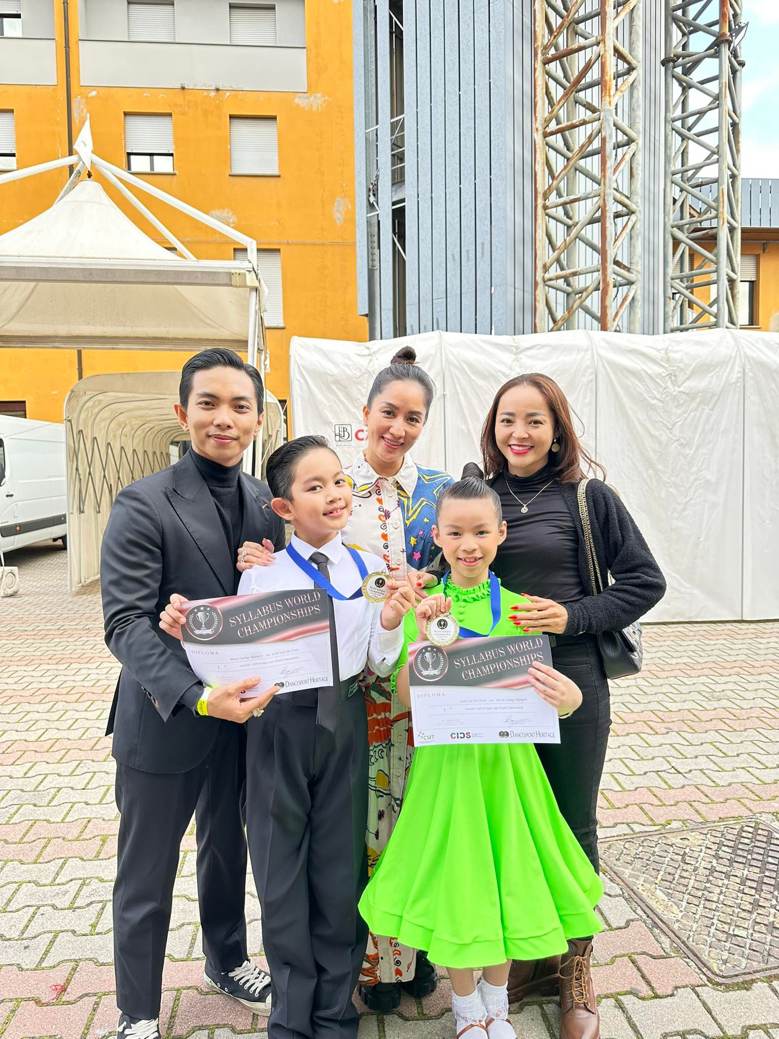 Con trai 8 tuổi của Khánh Thi - Phan Hiển đoạt HCV, lập kỷ lục dancesport Việt-2