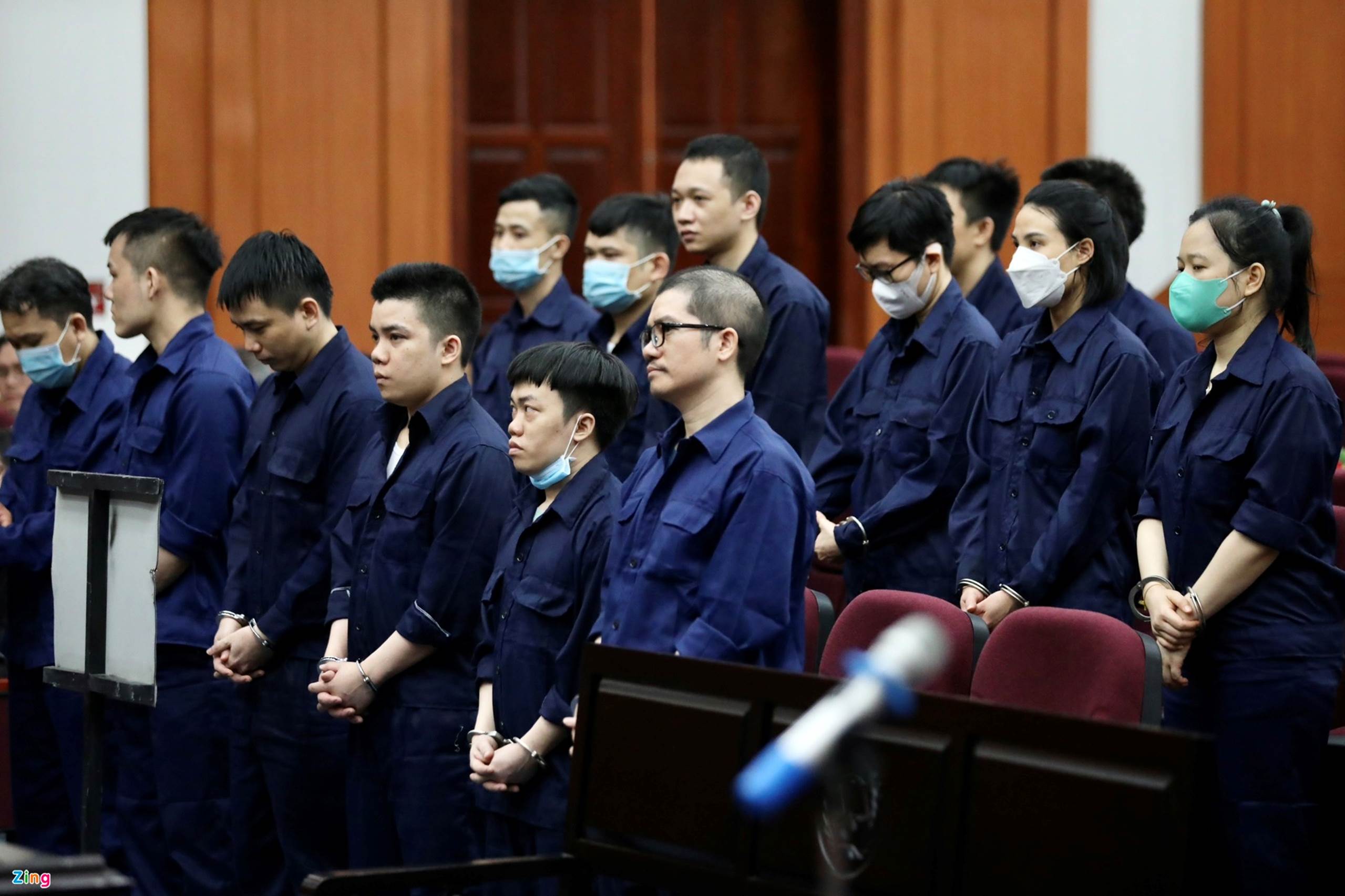 Cựu chủ tịch Alibaba Nguyễn Thái Luyện bị áp giải đến tòa-1