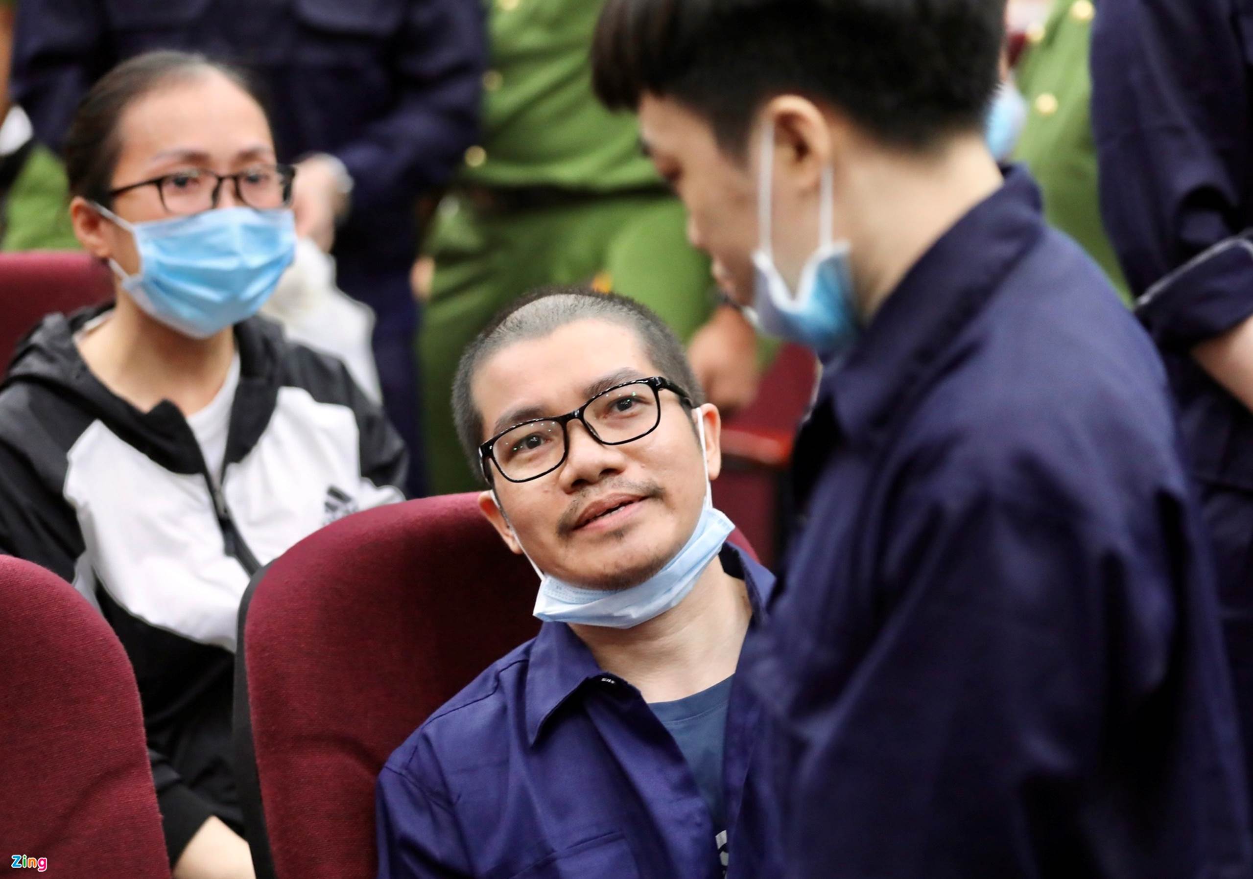 Cựu chủ tịch Alibaba Nguyễn Thái Luyện bị áp giải đến tòa-6