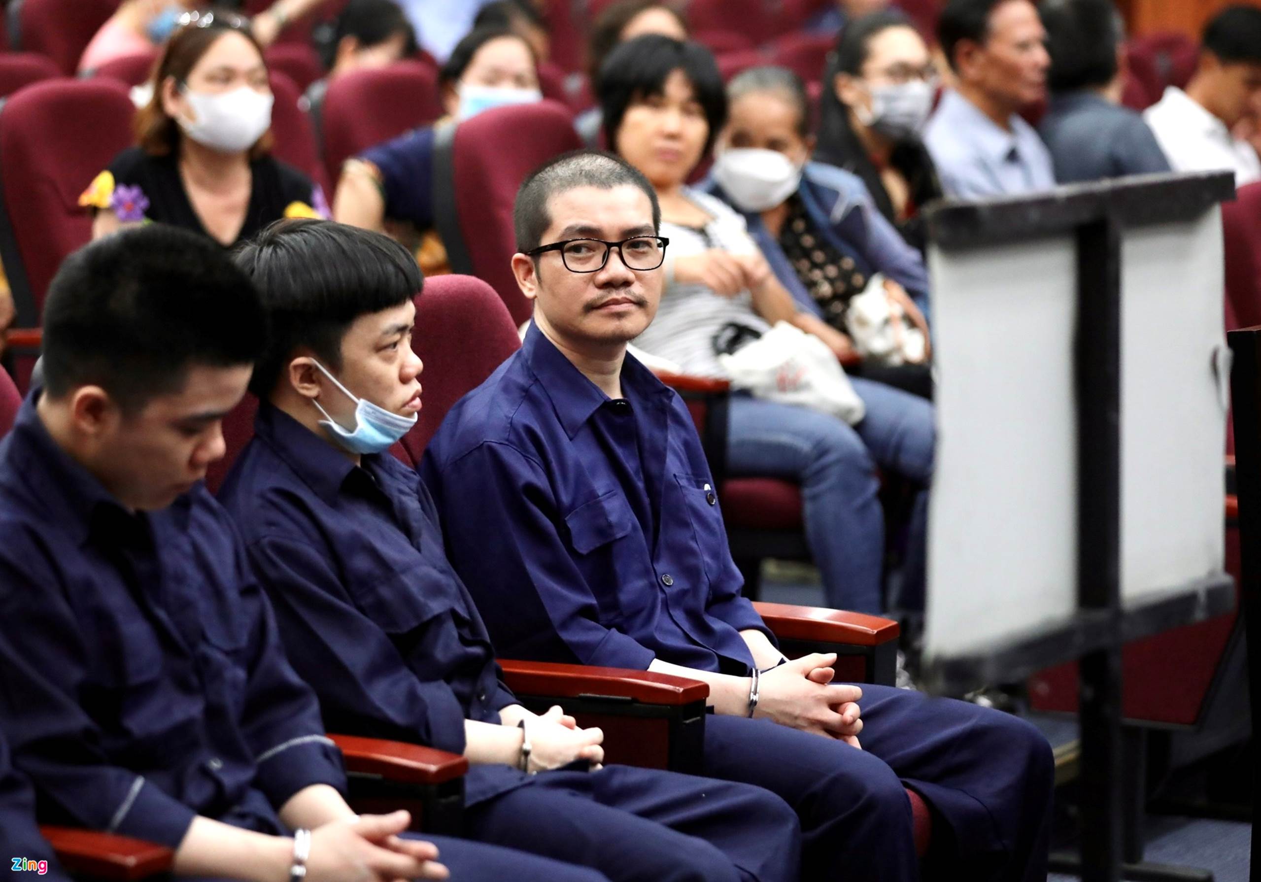 Cựu chủ tịch Alibaba Nguyễn Thái Luyện bị áp giải đến tòa-9