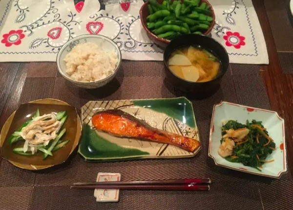 Sau nhiều năm tự ti vì cân nặng, nữ nhà văn giảm cân thành công nhờ 4 bí quyết ăn uống đơn giản của người Nhật-3