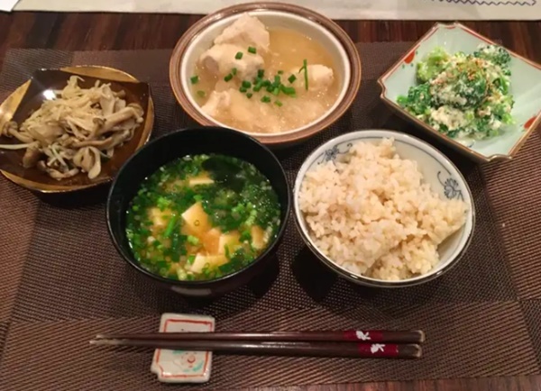 Sau nhiều năm tự ti vì cân nặng, nữ nhà văn giảm cân thành công nhờ 4 bí quyết ăn uống đơn giản của người Nhật-5