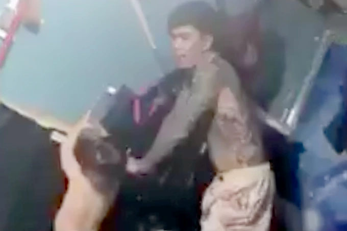 Vụ bé trai nghi bị ép hút ma túy: Công an kiểm tra nơi ở của nghi phạm-3