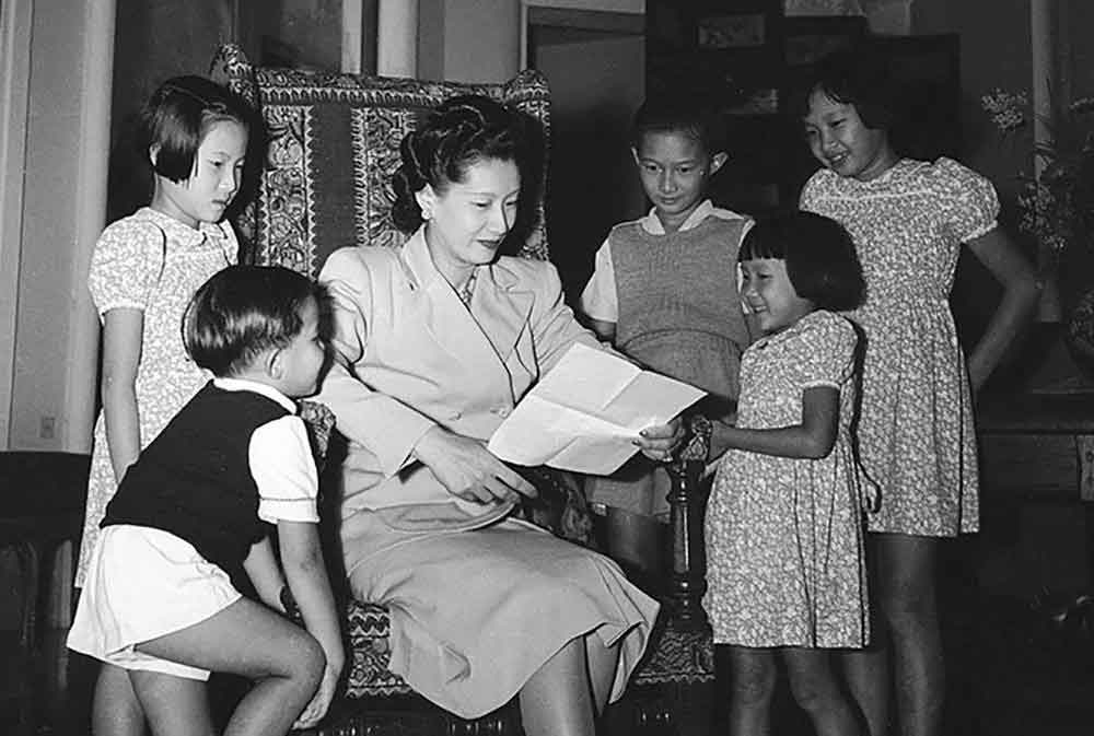 Hoàng hậu cuối cùng của Việt Nam: Cao 1m75, ba lần được phong danh hiệu Hoa hậu-10