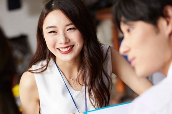Trước mặt người yêu tôi, cô bạn thân cười nói một câu làm tôi tá hỏa