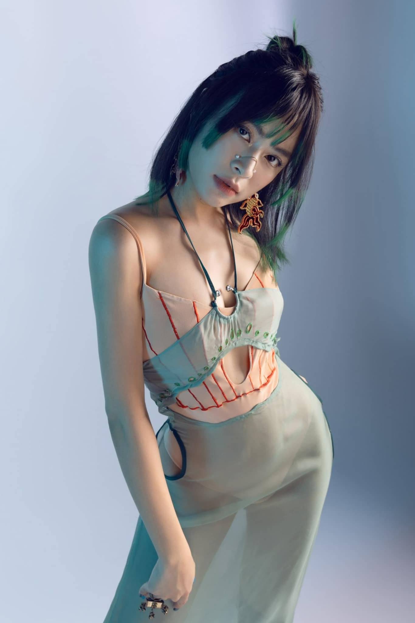 Hòa Minzy cầu xin và việc nghệ sĩ bất lực khi lộ khoảnh khắc nhạy cảm-2