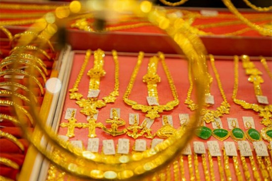 Giá vàng hôm nay 28/3: Giá có thể tăng lên 2.150 USD/ounce