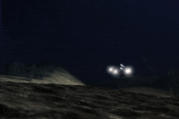 Máy bay bị xe tải lao thẳng vào đuôi khi đang đỗ ở sân bay-1