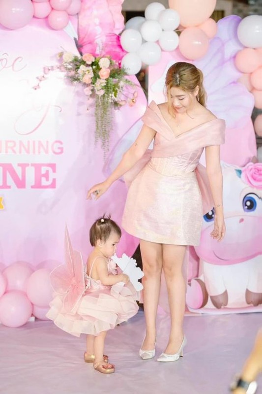 Mẹ bỉm sữa lột xác sau thời gian vượt cạn khiến netizen nức nở-9