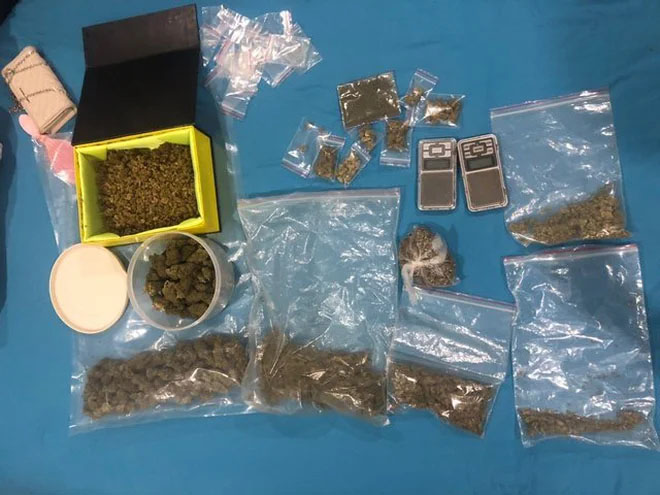 Bắt nữ YouTuber lên mạng bán cần sa, ship hàng bằng Grab-2