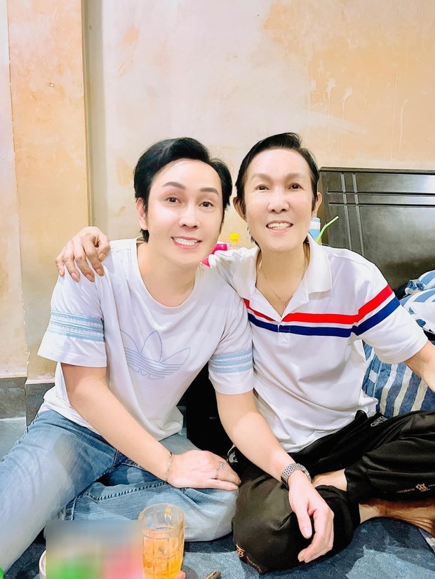 Hé lộ loạt ảnh hiếm rất giống nhau của cố NSƯT Vũ Linh bên con trai nuôi Vũ Luân-4