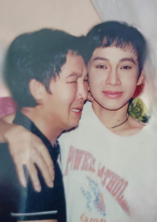 Hé lộ loạt ảnh hiếm rất giống nhau của cố NSƯT Vũ Linh bên con trai nuôi Vũ Luân-2