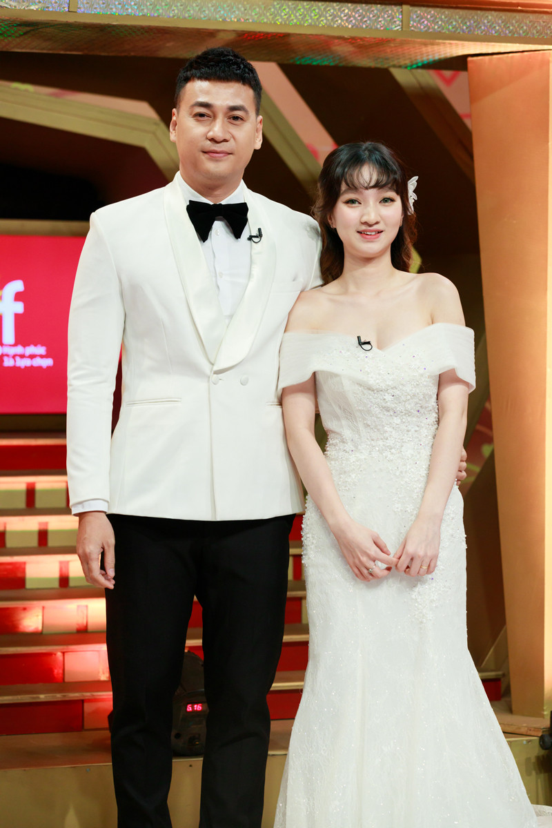 Hôn nhân ngọt ngào của vợ chồng chênh nhau 18 tuổi-1