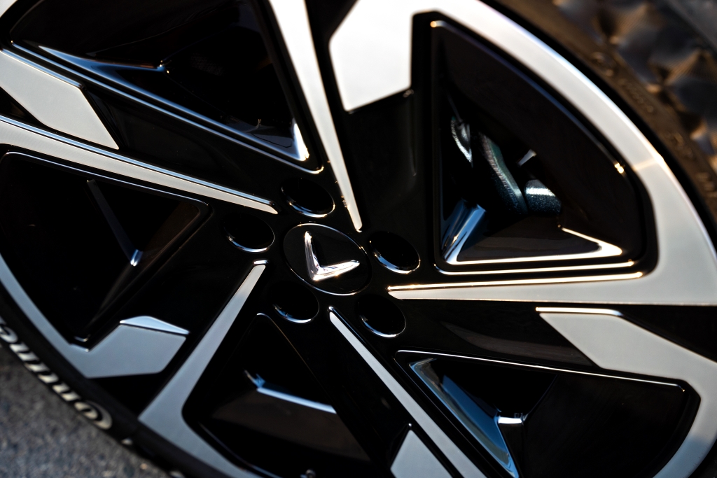 SUV điện cỡ lớn VinFast VF 9 có gì để chinh phục khách Việt?-4