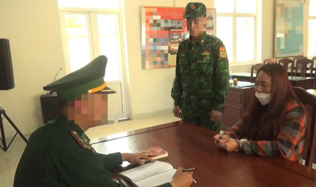 Người phụ nữ giấu gần 12.000 viên ma tuý trong 2 túi gạo nếp-1