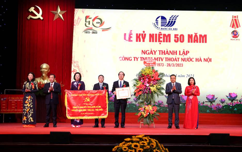 Công ty TNHH MTV Thoát nước Hà Nội: 50 năm trưởng thành và phát triển-1