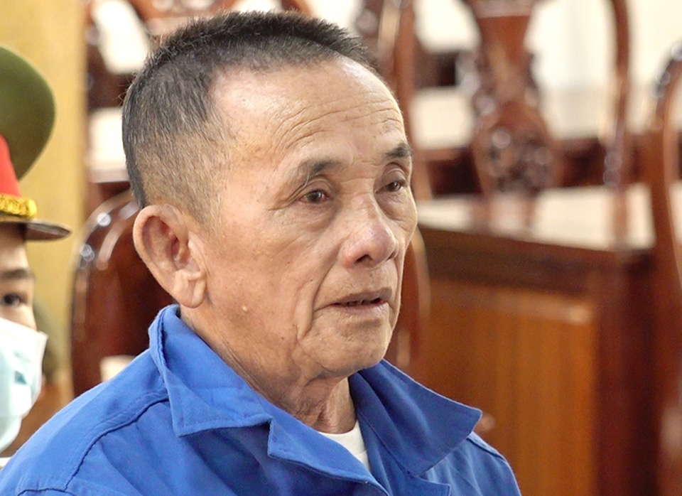 Ông lão 74 tuổi lĩnh án tù vì hiếp dâm bé gái-1