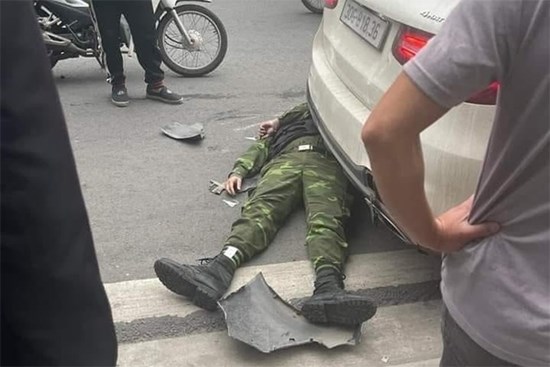 Bắt giữ tài xế taxi đâm gục bảo vệ khu đô thị