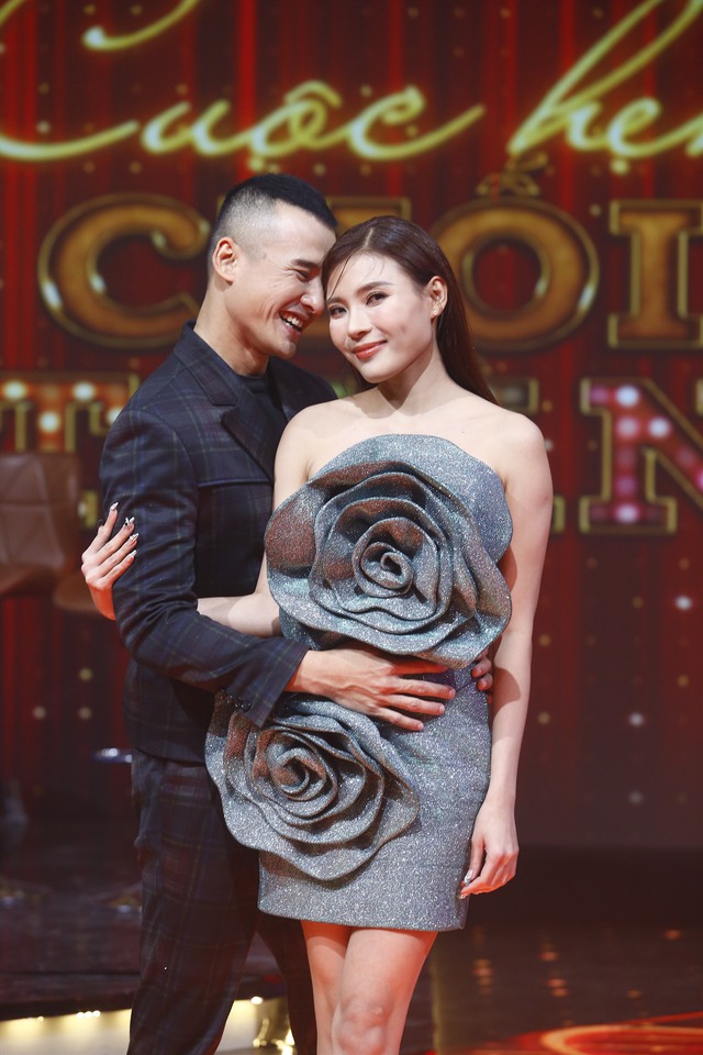 Xây biệt thự tặng mẹ vợ - Làm rể thế này, showbiz Việt thật hiếm người!-1