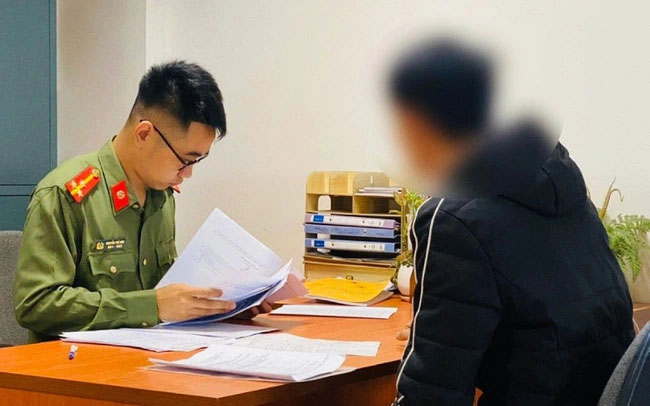 Xử phạt hành chính nam thanh niên dùng Facebook báo chốt” CSGT-1