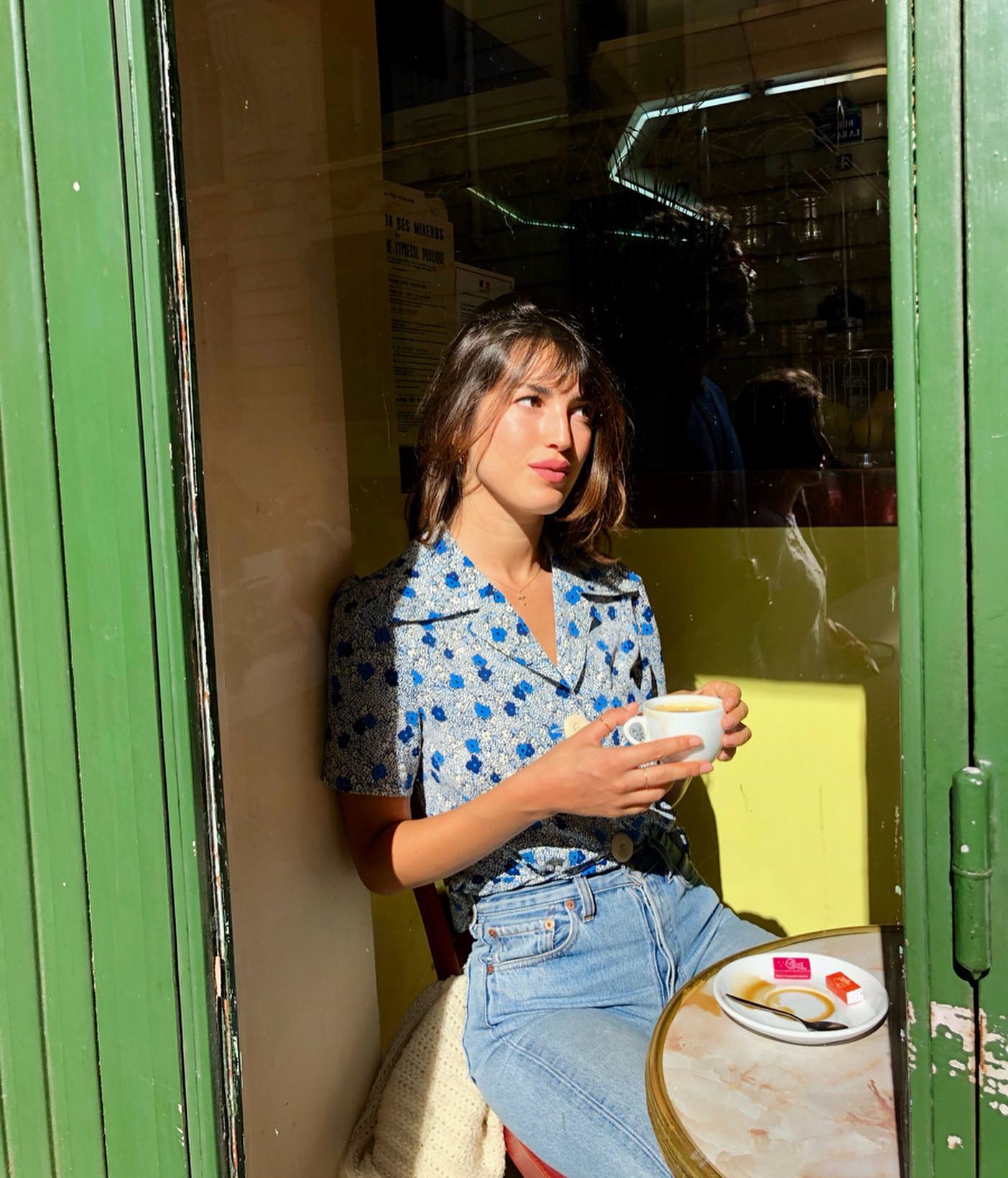 5 mẫu áo sơ mi là chìa khóa mặc đẹp của phụ nữ Pháp-5