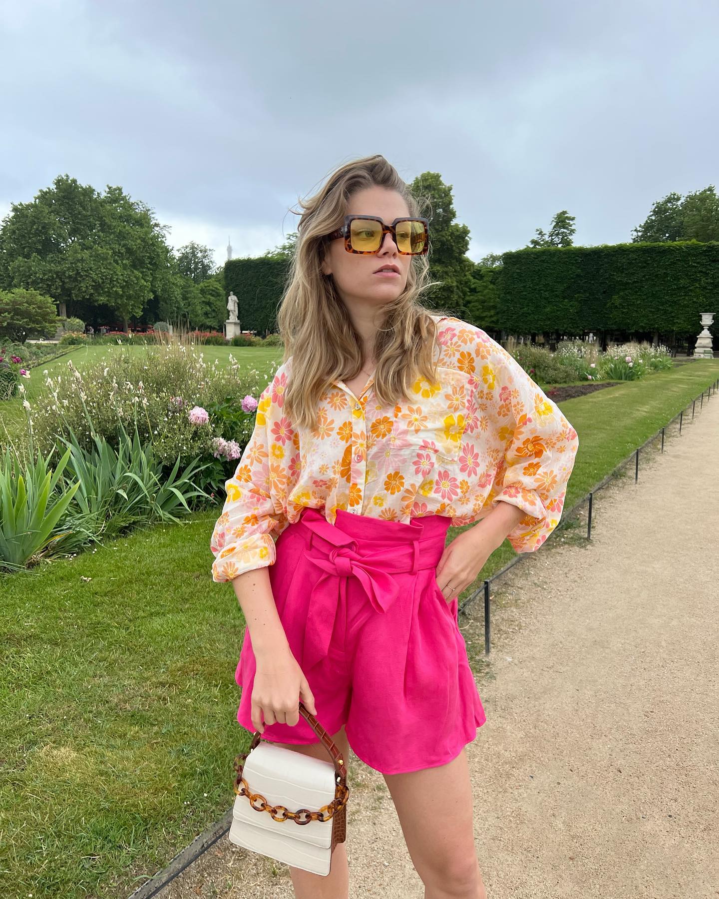 5 mẫu áo sơ mi là chìa khóa mặc đẹp của phụ nữ Pháp-6