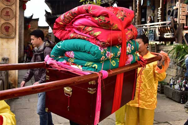 Giá cô dâu càng tăng, tỷ lệ cưới càng giảm-2