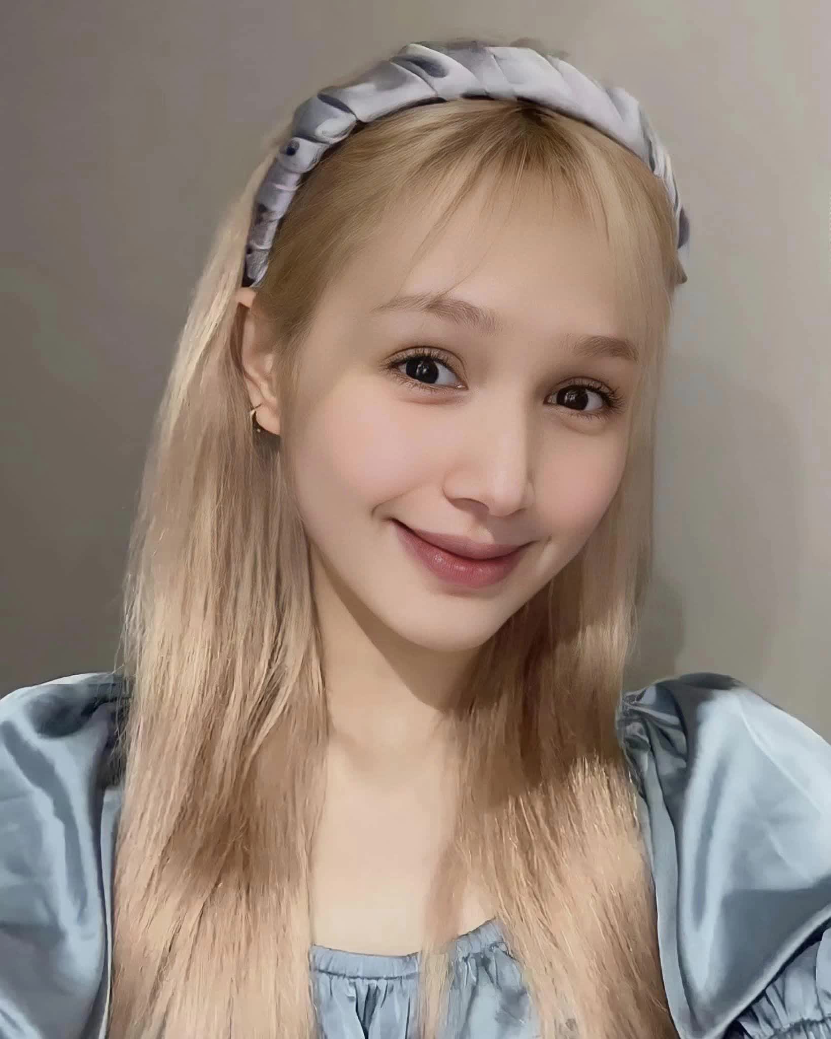 Đu mốt nhuộm lông mày như Hiền Hồ, vợ streamer giàu nhất Việt Nam bay luôn giao diện búp bê sống-5