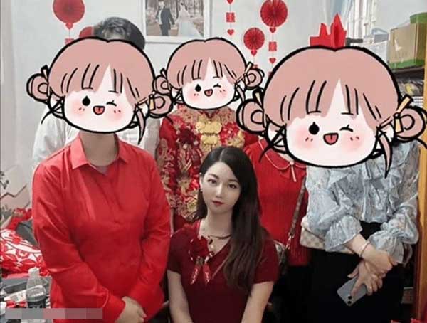 Phù dâu quá xinh đẹp, mặc váy đỏ bị nhầm thành cô dâu, suýt vào thành thân với chú rể-3