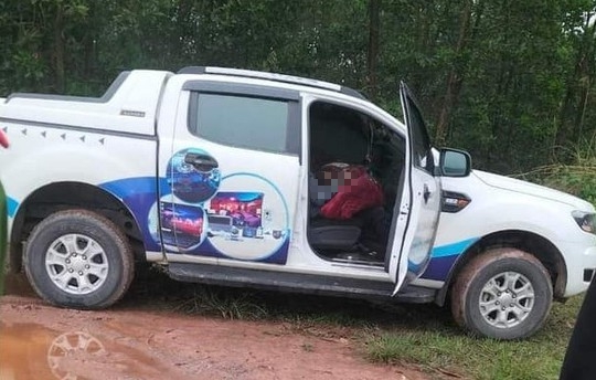 Đôi vợ chồng chết bất thường trong xe ôtô bán tải-2