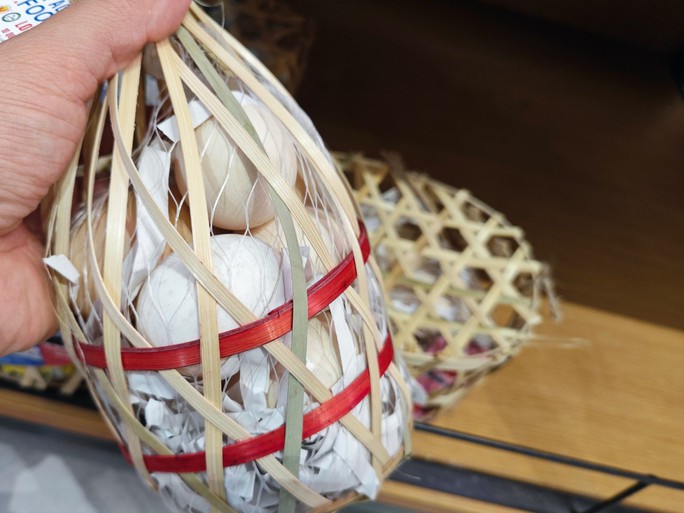 Chuyện lạ: Trứng gà ta rẻ hơn trứng gà công nghiệp-6