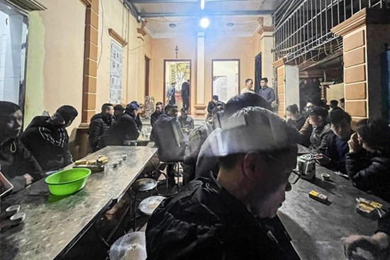 Quyên góp cho gia đình nhân viên bảo vệ bị tài xế taxi tông tử vong